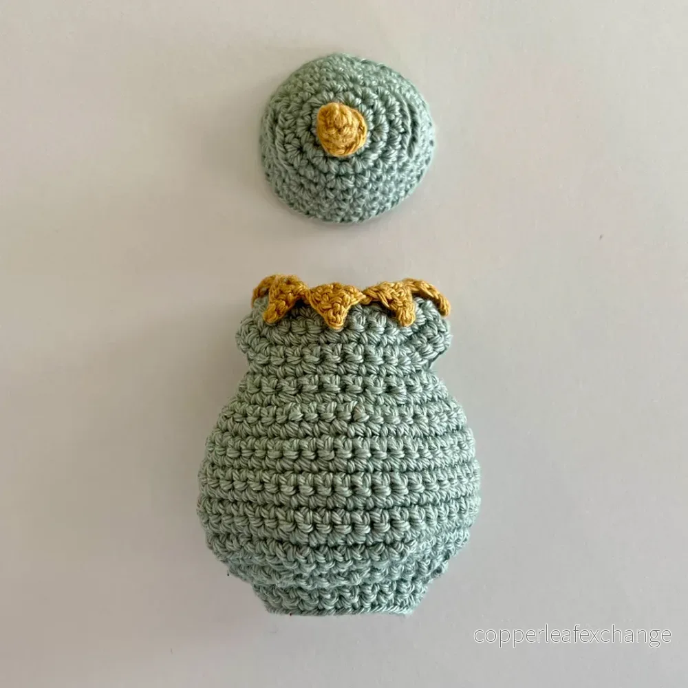Miniatyr – Virkad grön pumpadräkt med mössa till Halloween, kläder för möss Halloweenpumpa - Bild 2