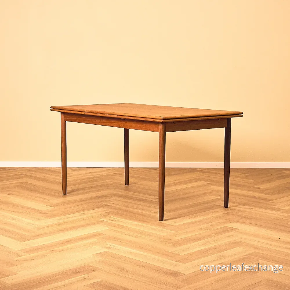 Danish dining table in teak Danish dining table in teak