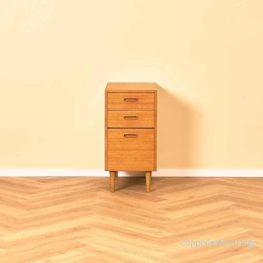 Svensk byrå i teak Svensk byrå i teak