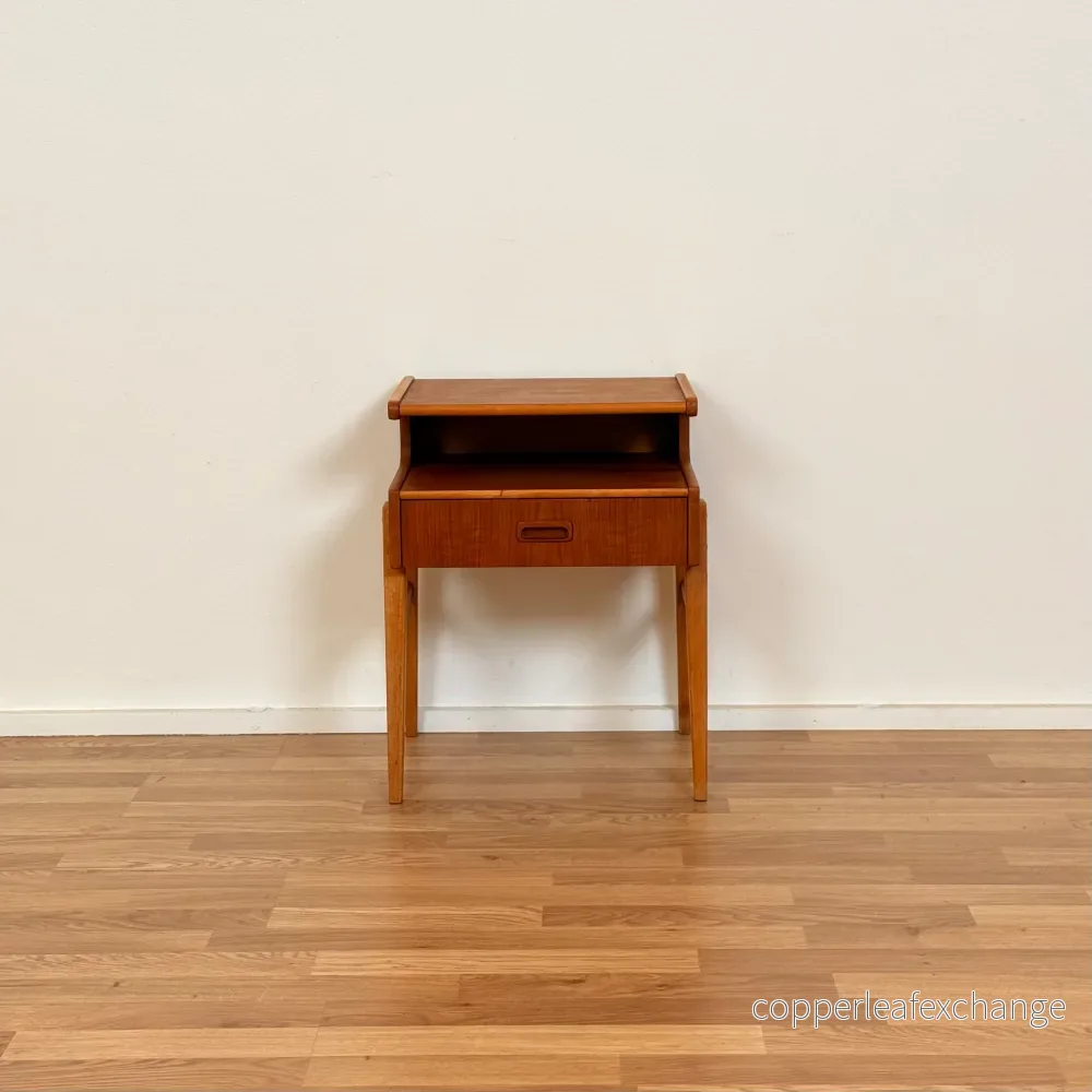 Sidobord / Nattduksbord i teak, 1950-60-tal, Sverige