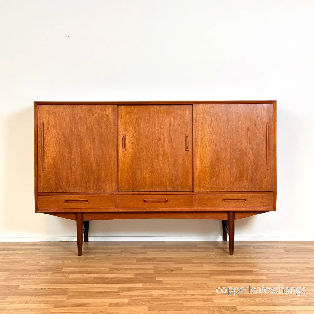Dansk högskåp i teak Dansk högskåp i teak