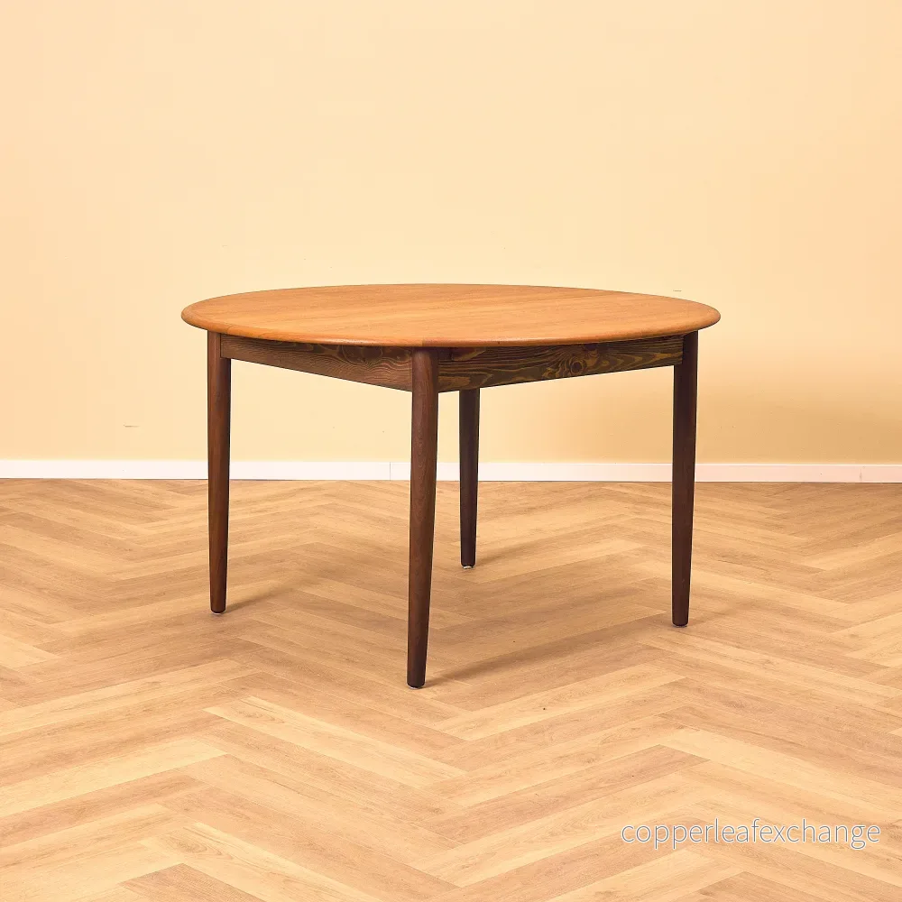 Danskt runt matbord i teak Danskt runt matbord i teak