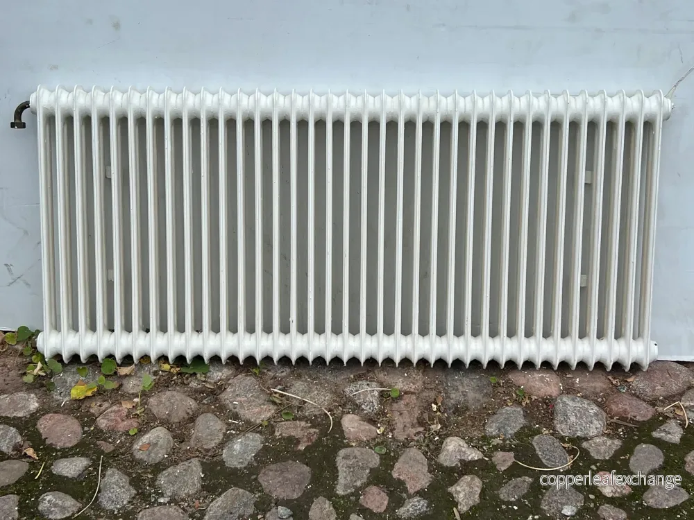Vägghängd radiator 131x58x8 Vägghängd radiator 131x58x8