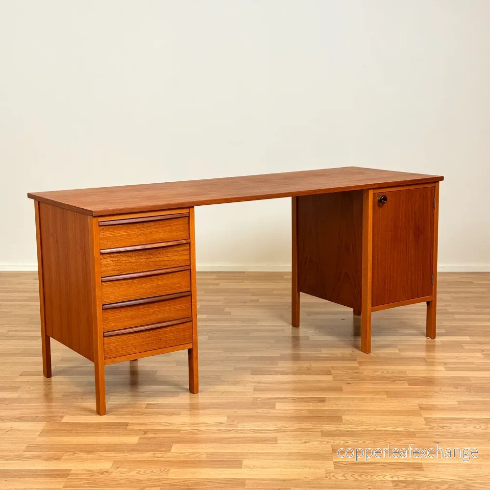 Svenskt skrivbord i teak, 1960- och 70-talen