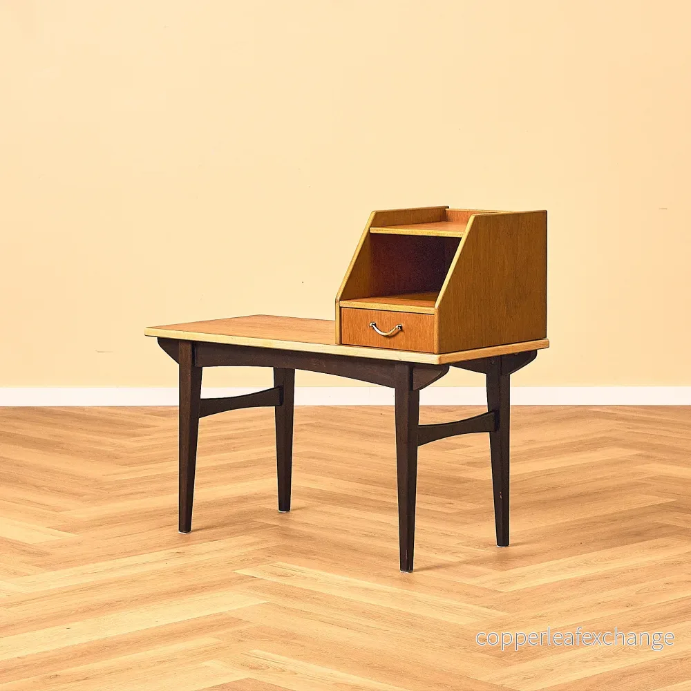 Svensk hallbänk/sidobord i teak Svensk hallbänk/sidobord i teak