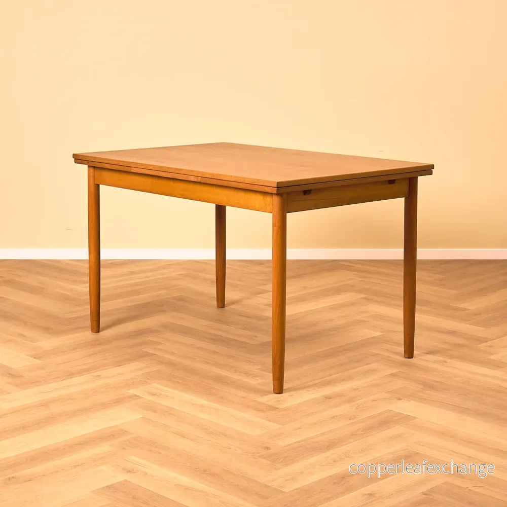 Danskt matbord i teak från Farstrup