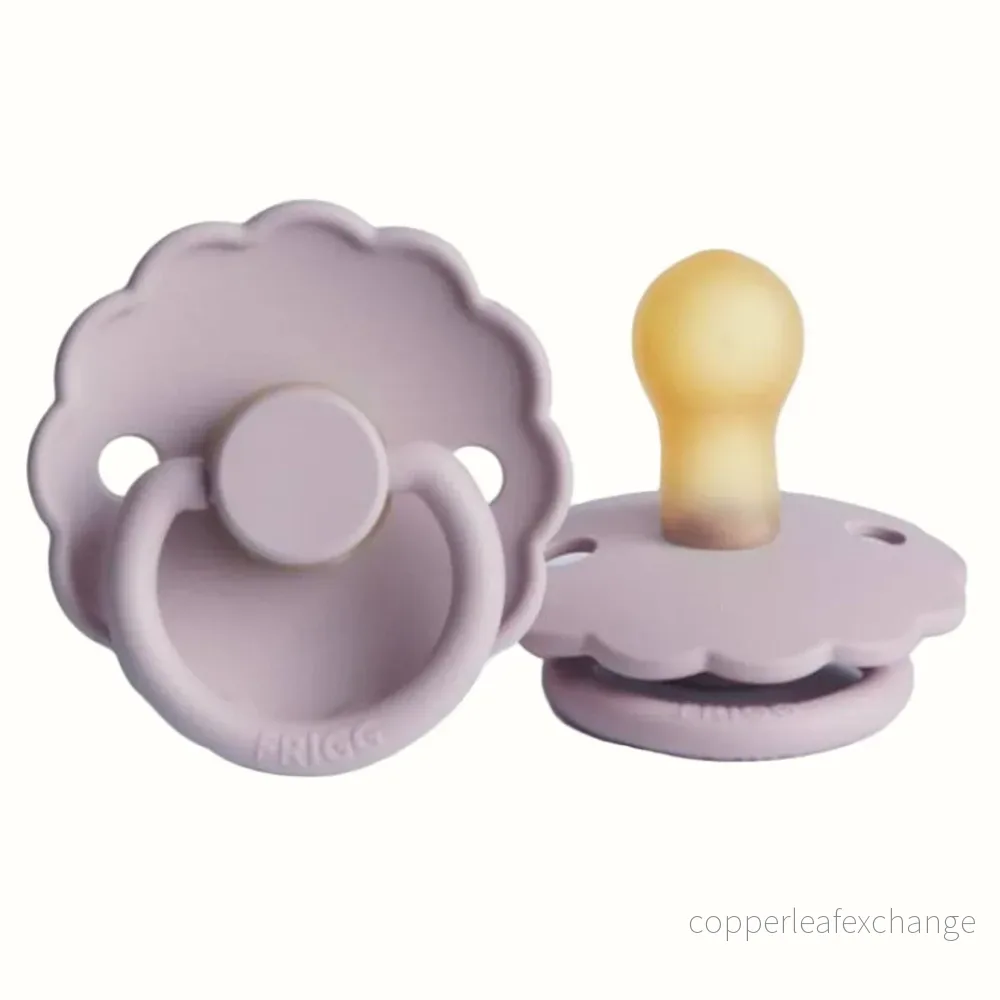 FRIGG Daisy napp – Soft Lilac 0–6 mån