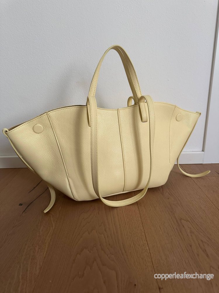 DAFFI - Tote Äkta läder: Butter yellow