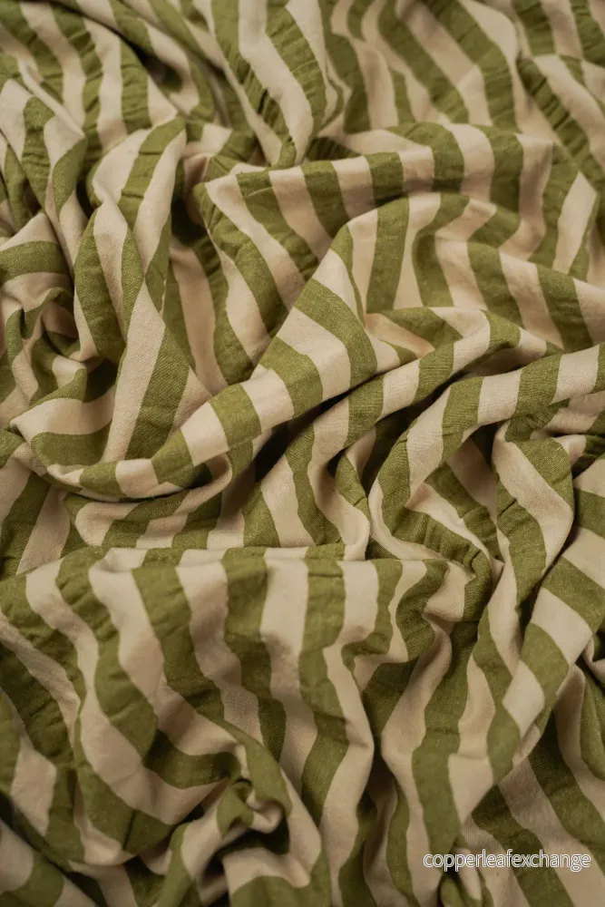 Deadstock – 290 cm wide – Cotton – Stripe – Seersucker – Brook wave – DI56 Deadstock – 290 cm wide – Cotton – Stripe – Seersucker – Brook wave – DI56