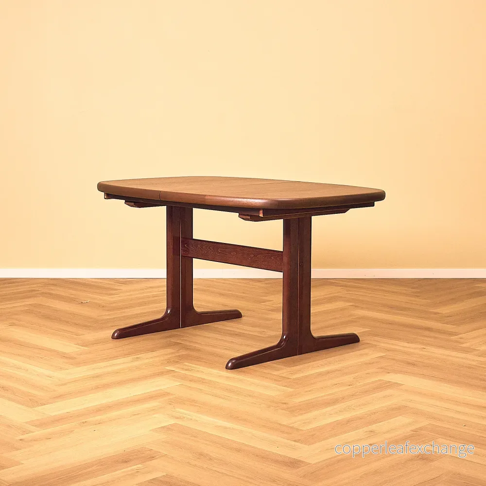 Danish dining table in mahogany by Skovby Danish dining table in mahogany by Skovby