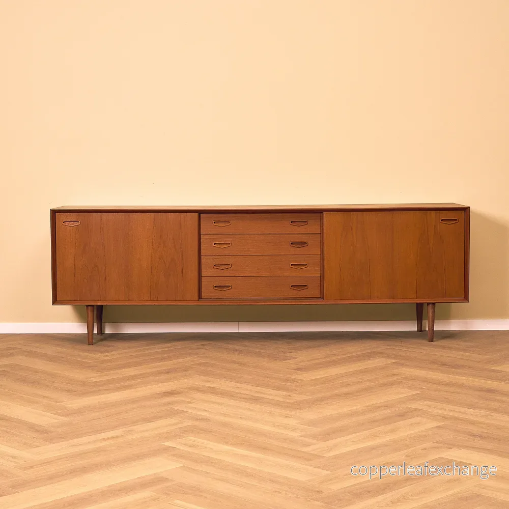 Danskt sideboard i teak av Clausen & Søn Danskt sideboard i teak av Clausen & Søn