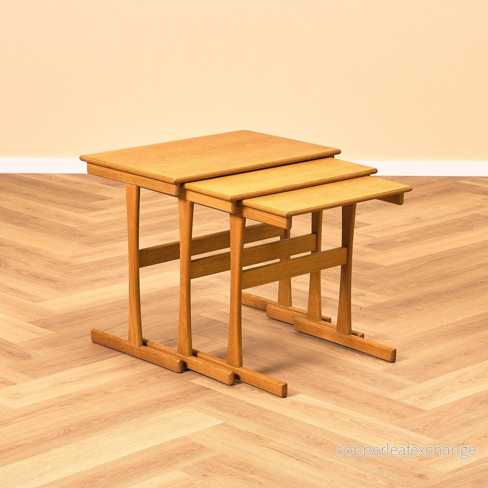 Danskt set med sidosbord i ek från Vildbjerg Möbelfabrik