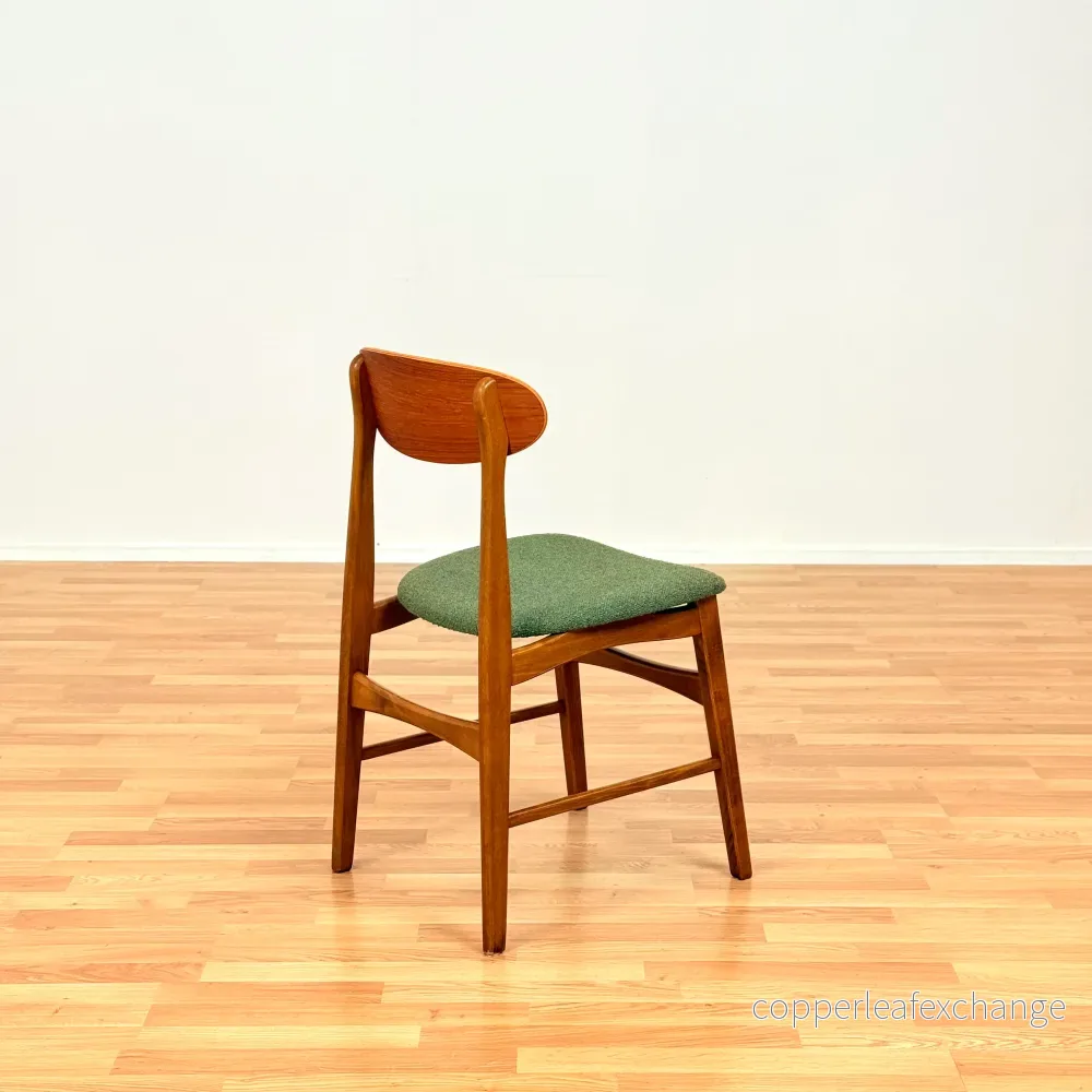 Svenskt set med 4 matstolar i teak och bok från IKEA, "Boel" - Bild 3