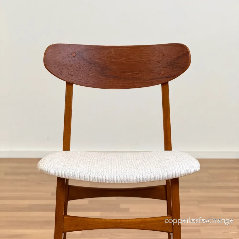 Set om 4 matstolar i teak och bok, 1960-tal, Danmark - Bild 2