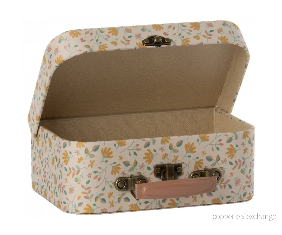 Maileg – Resväska med motiv, blommor och hästar, väska 2 st - Bild 2