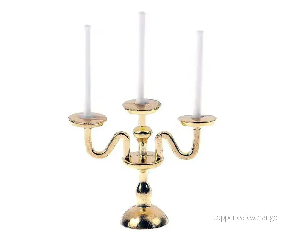 Miniatyr – Guldig ljusstake, ljushållare med ljus i guld för dockhus Miniatyr – Guldig ljusstake, ljushållare med ljus i guld för dockhus