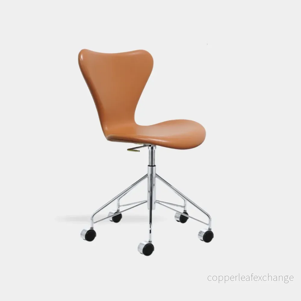 Arne Jacobsen Kontor 7’er stole – I cognac (Soft Læder)