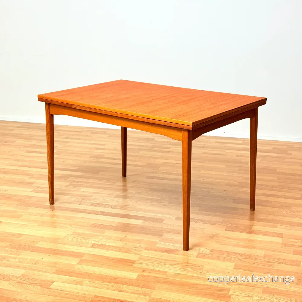 Svenskt rektangulärt matbord i teak