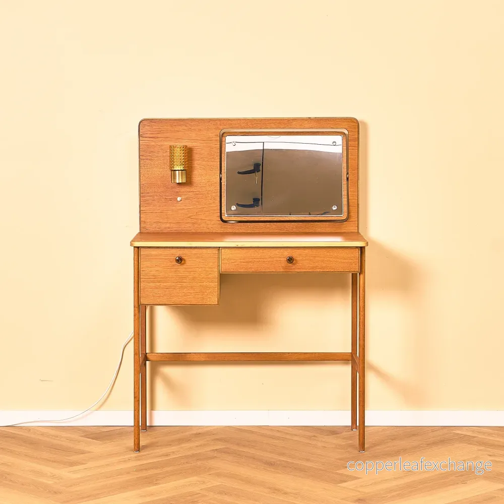 Svensk sminkbord / skrivbord i teak från AB Nybrofabriken, Fröseke