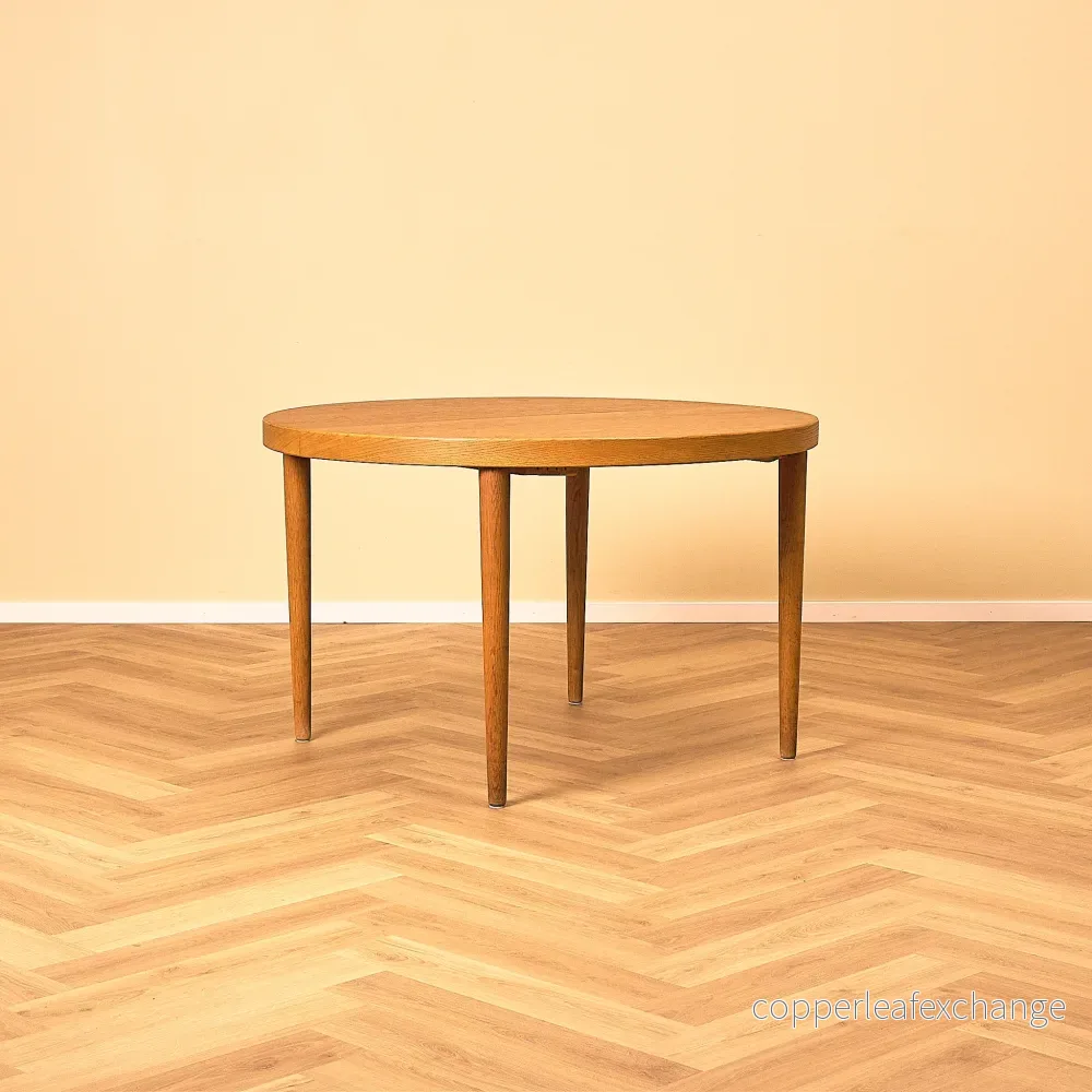 Round Oak Dining Table by Willy Schou Andersen Round Oak Dining Table by Willy Schou Andersen