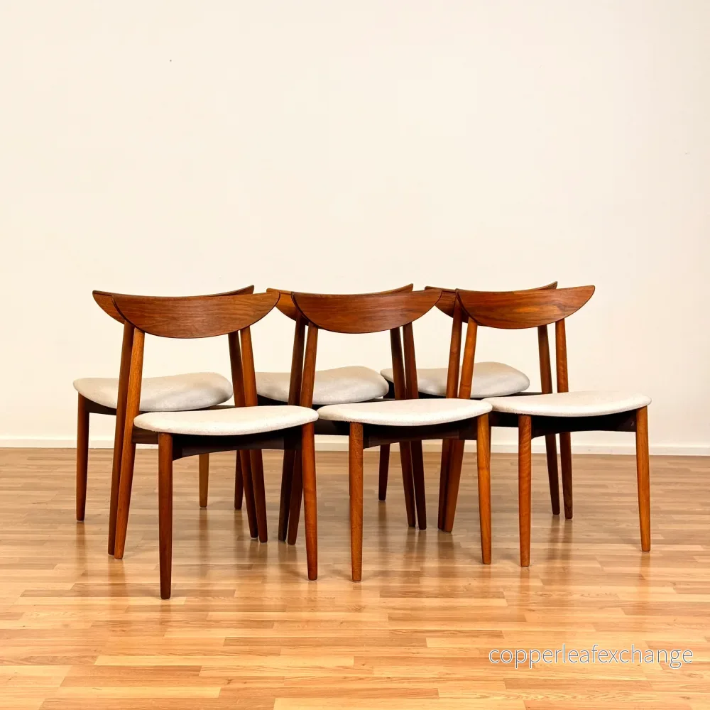 Set om 6 matstolar i valnöt av Harry Østergaard, 1950-60-tal, Danmark