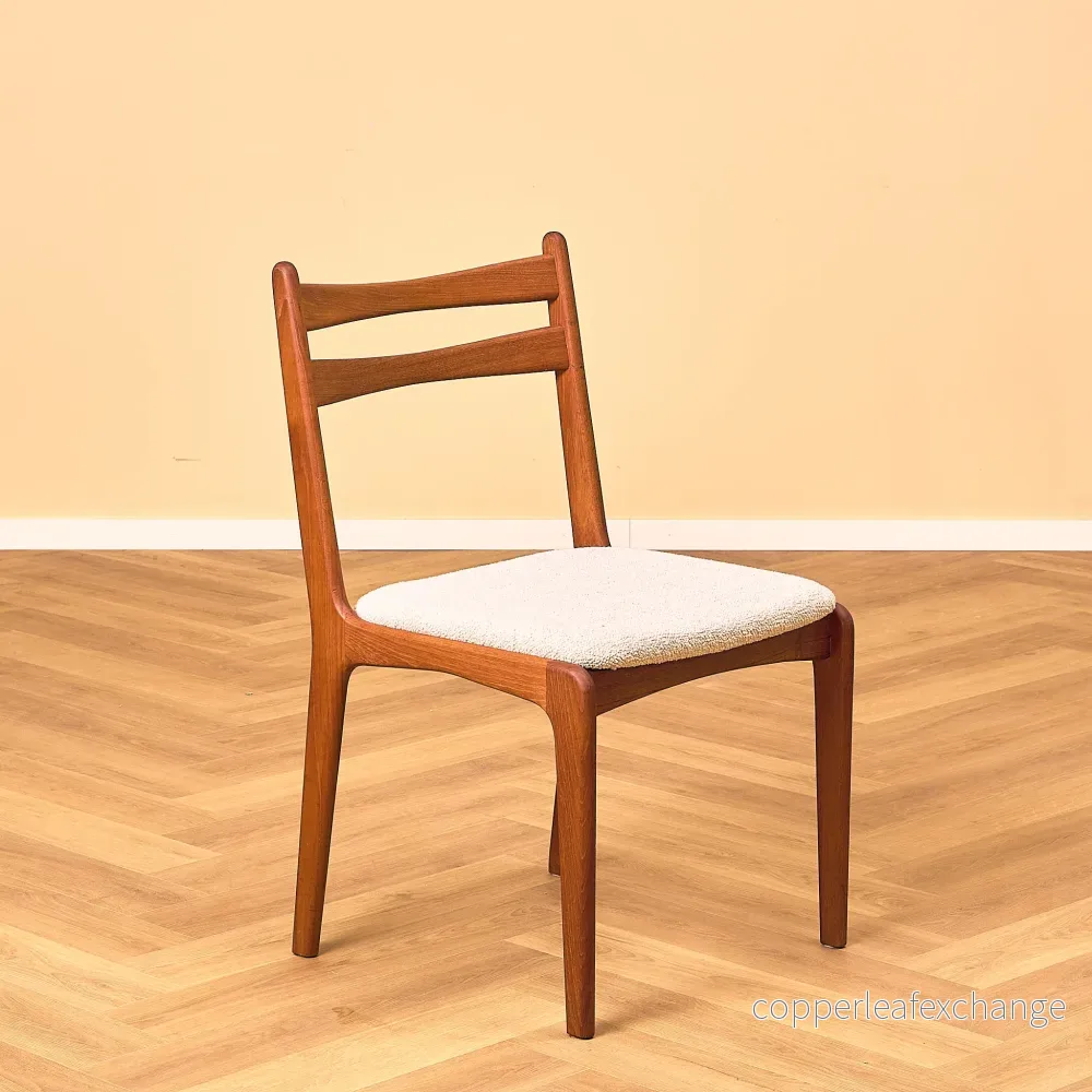 Danskt set med 4 matstolar i teak - Bild 2