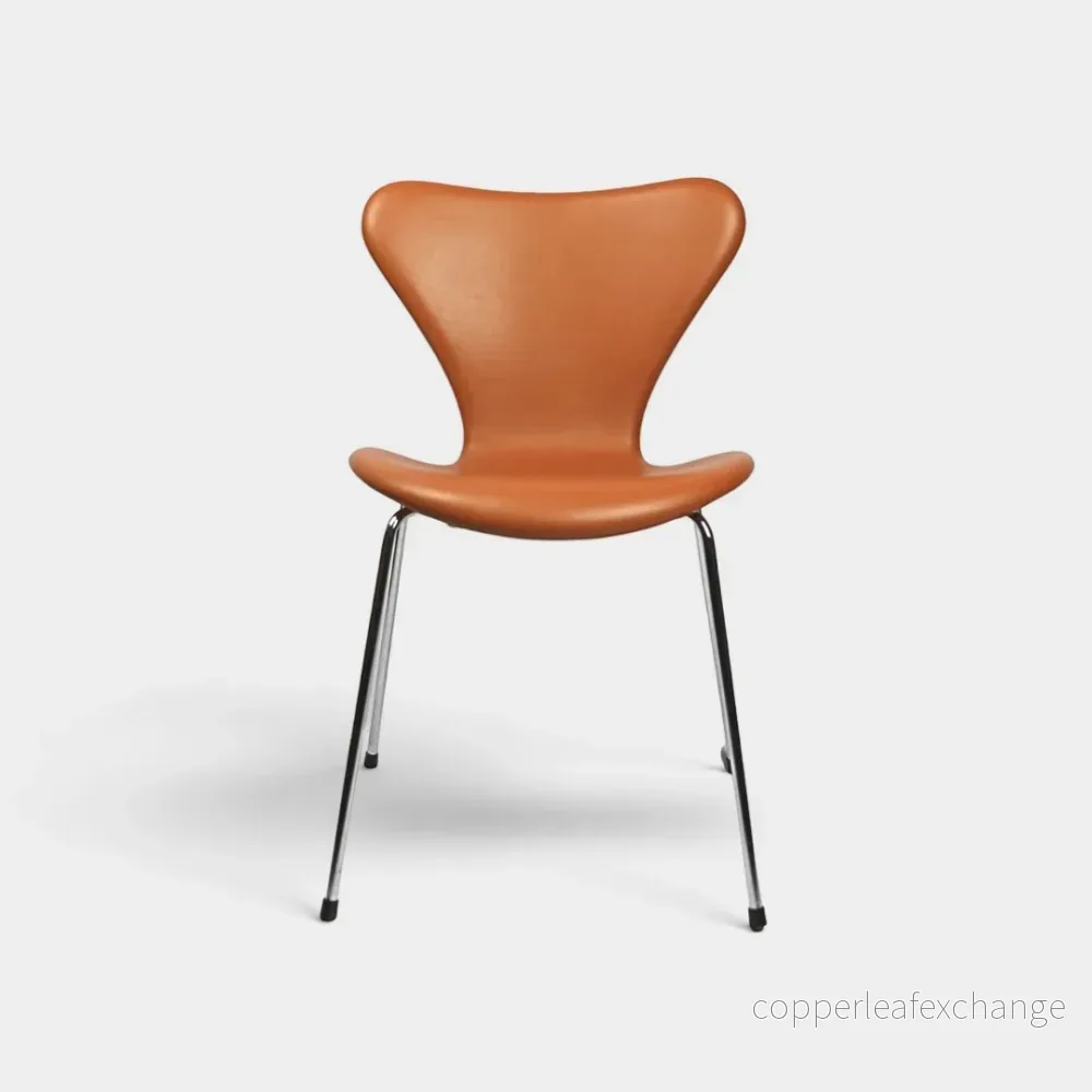 Arne Jacobsen, Syveren stol i Soft Walnut
