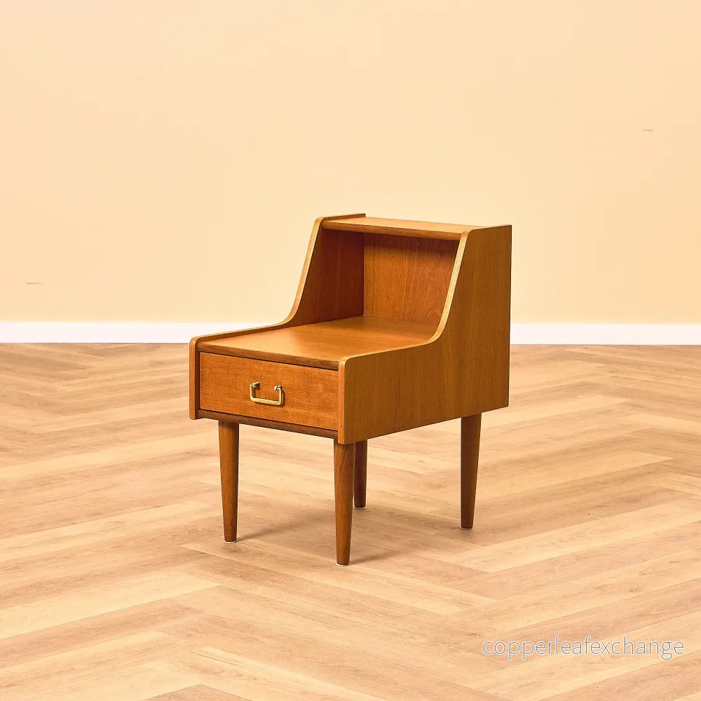 Svenskt sängbord i teak Svenskt sängbord i teak