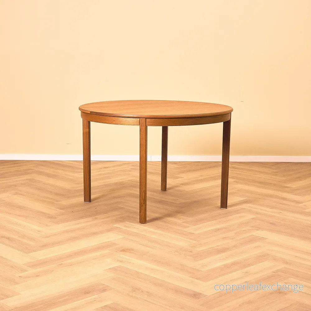 Svenskt runt matbord i teak Svenskt runt matbord i teak