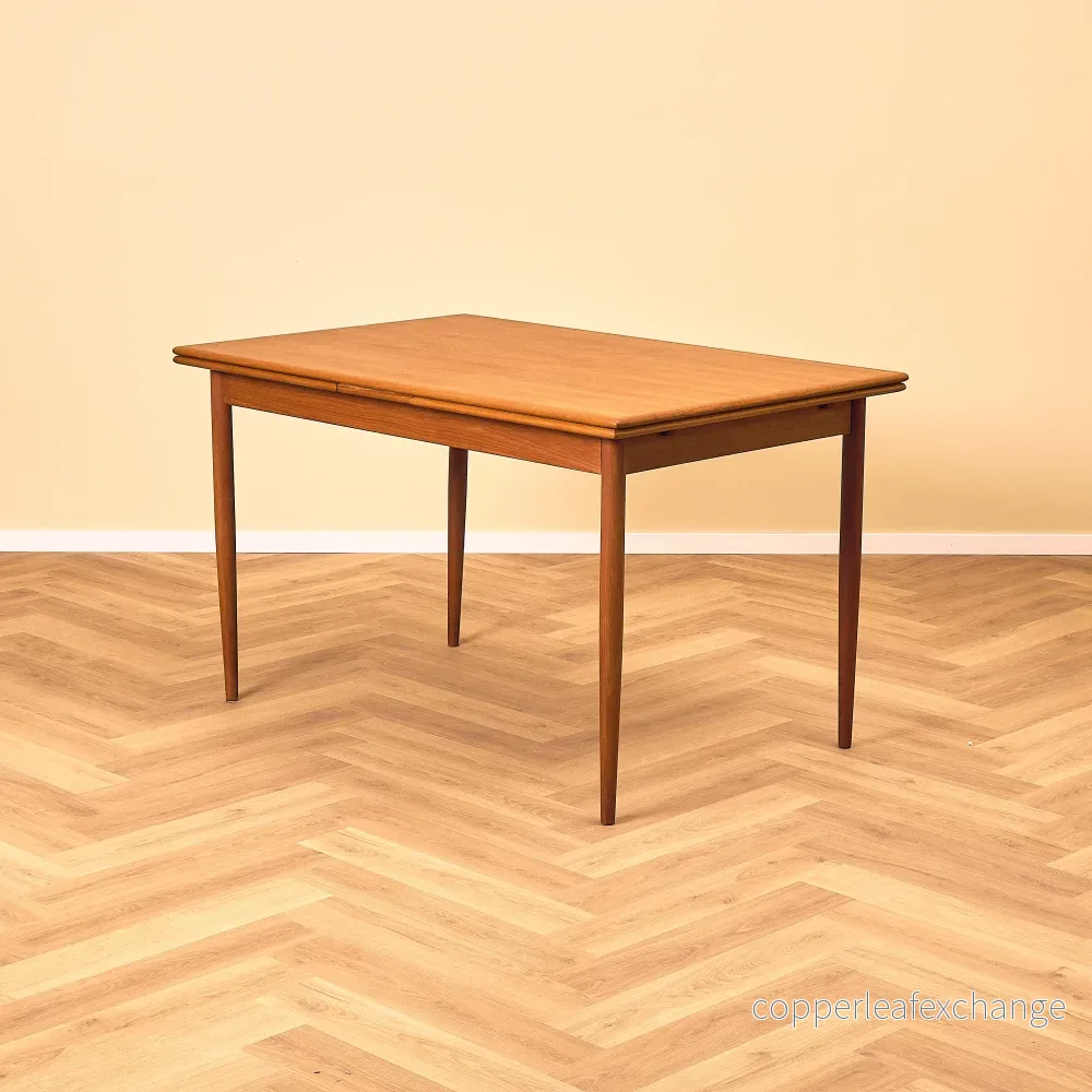 Danskt matbord i teak