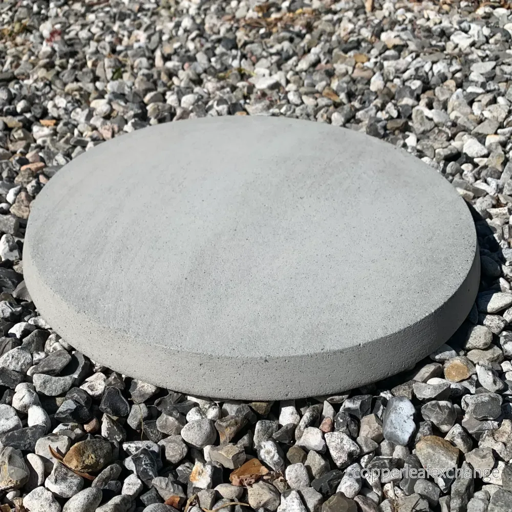 Trampsten i betong, diameter 30 cm. - Bild 3