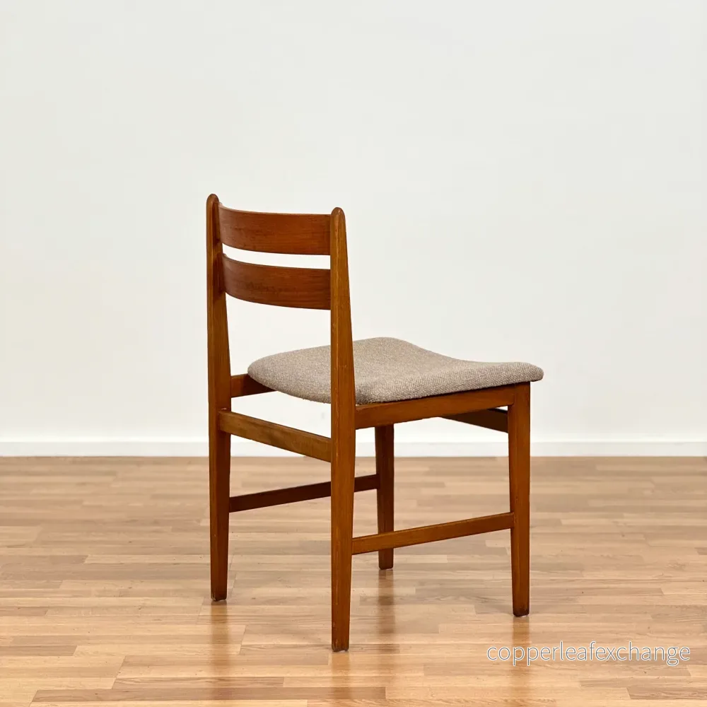 Set med 8 matstolar i teak och bok, 1950-60-tal, Danmark - Bild 3
