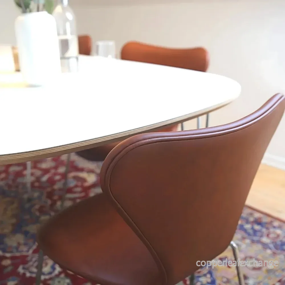 Arne Jacobsen, 7'er stol / Classic Soft Brandy - Bild 2