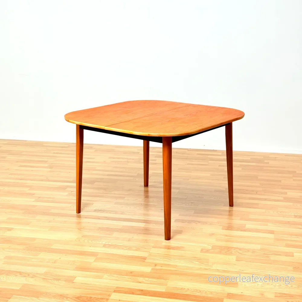 Svenskt matbord i teak