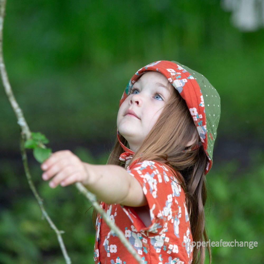 Reversibel solhatt Little Rabbits | Little Green Radicals - Bild 3