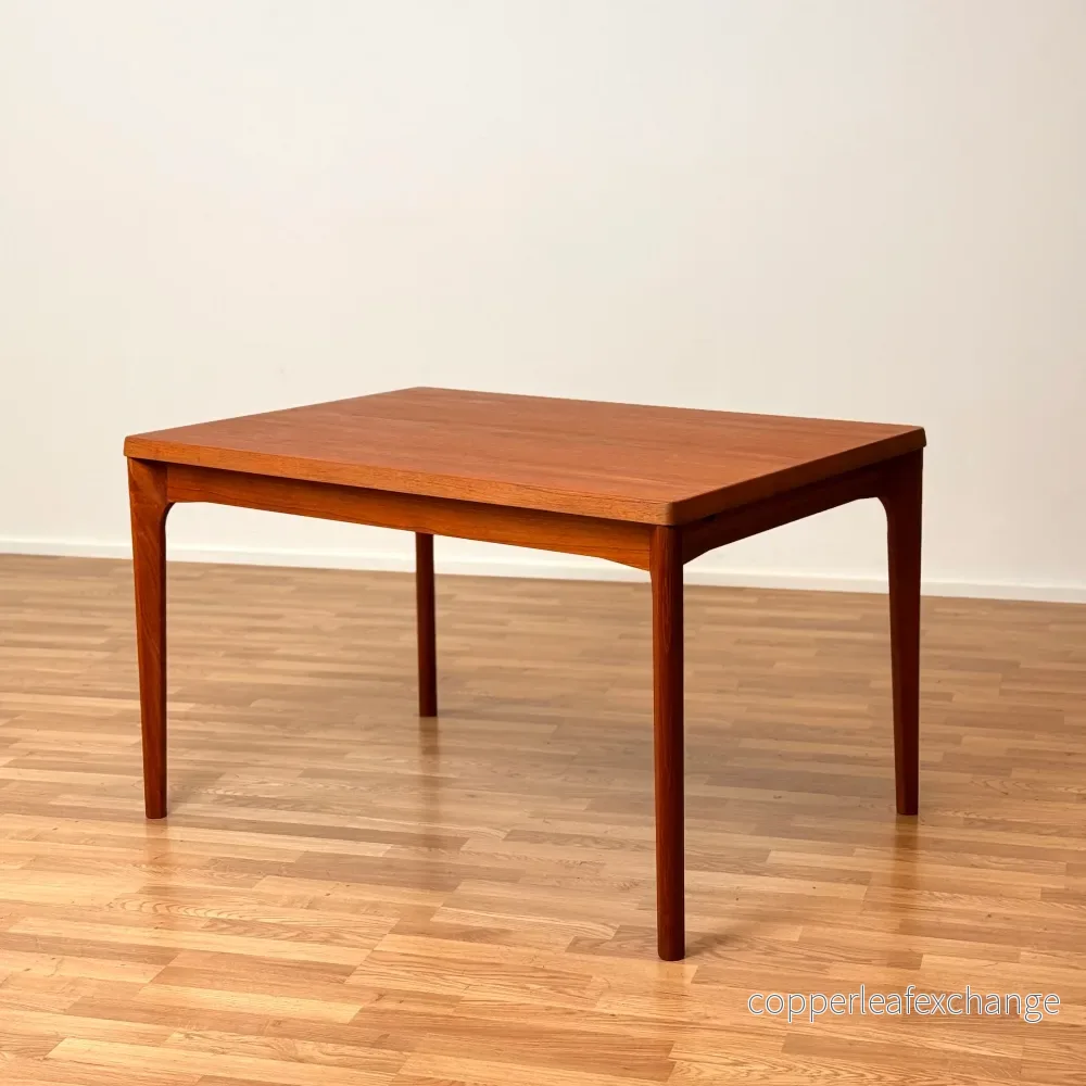Danskt rektangulärt matbord i teak från Vejle stole og møbelfabrik Danskt rektangulärt matbord i teak från Vejle stole og møbelfabrik