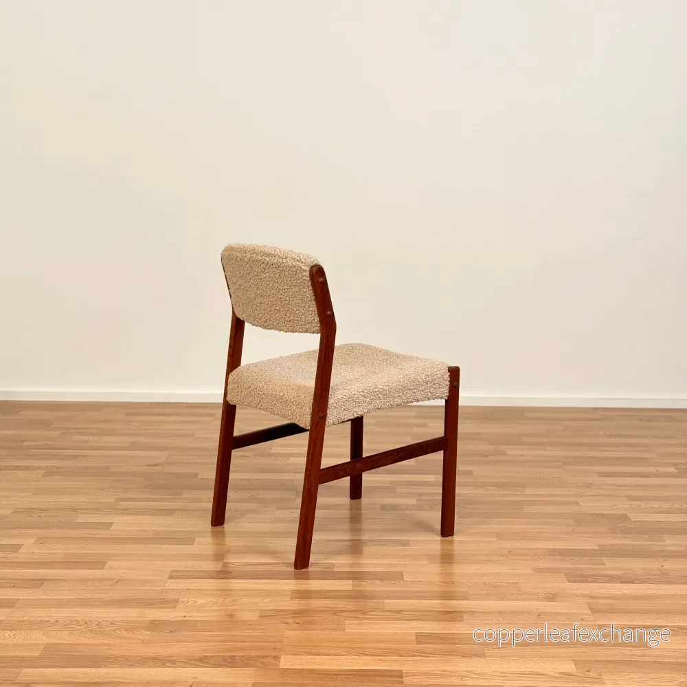 Set om 6 matstolar i teak av Henry Walter Klein - Bild 3