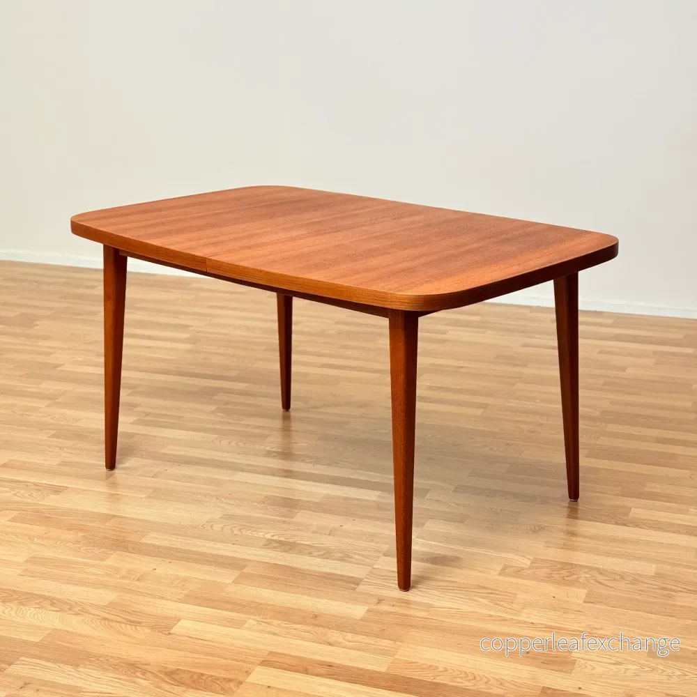Svenskt matbord i teak Svenskt matbord i teak