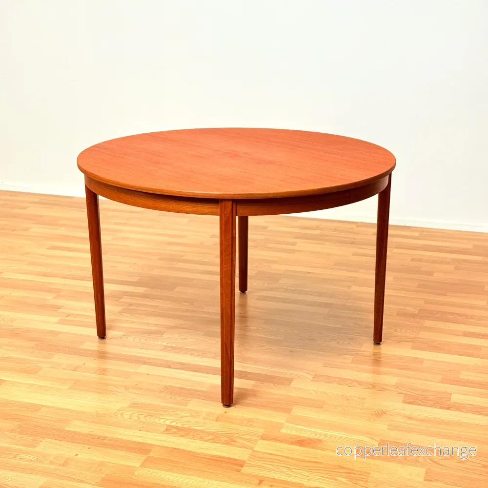 Svenskt runt matbord i teak, av B. Fridhagen, Bodafors