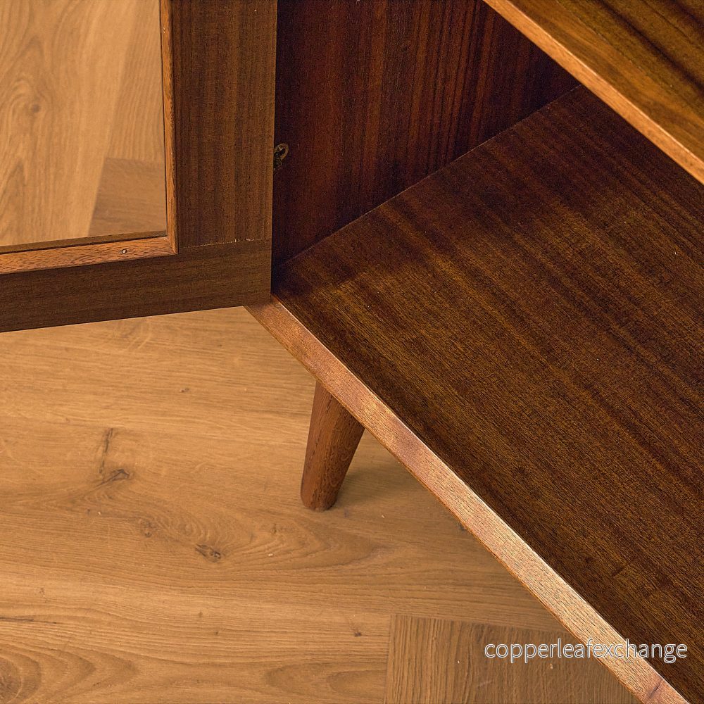 Walnut Bookshelf with Glass Doors - Bild 3