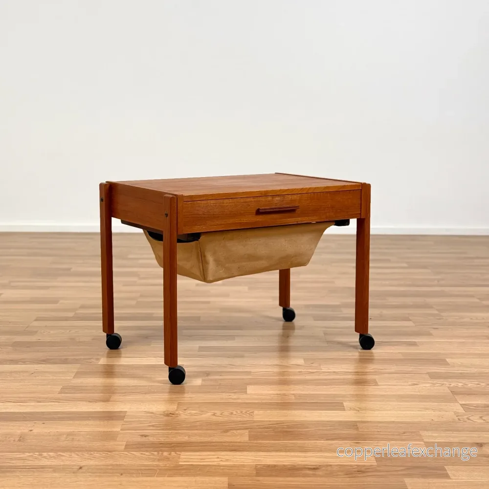 Dansk sidobord i teak Dansk sidobord i teak