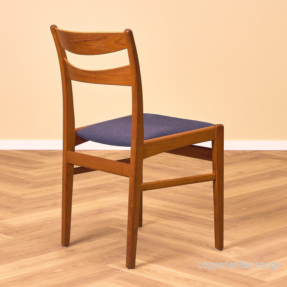Ett set med 4 svenska matstolar i teak - Bild 2