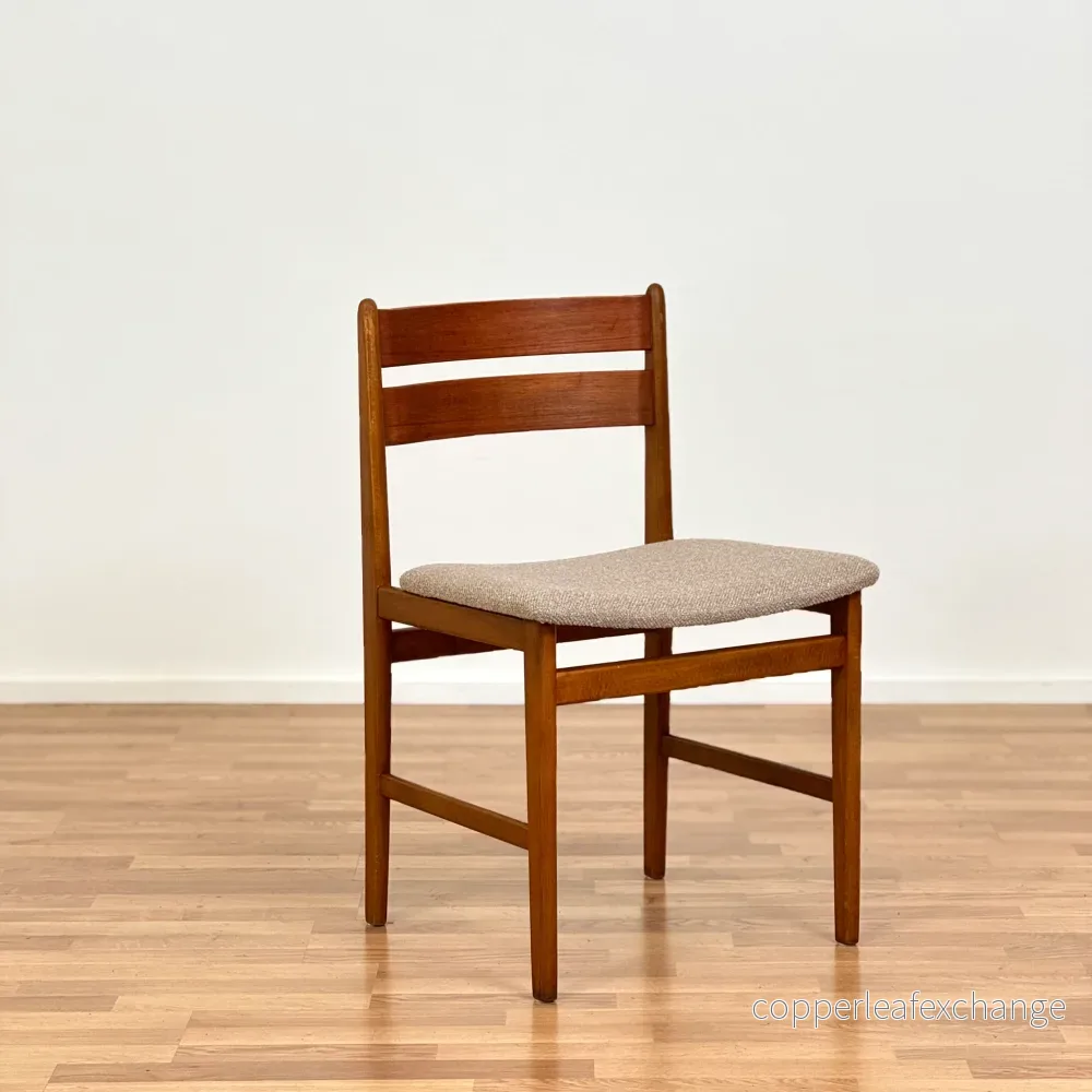 Set med 8 matstolar i teak och bok, 1950-60-tal, Danmark - Bild 2