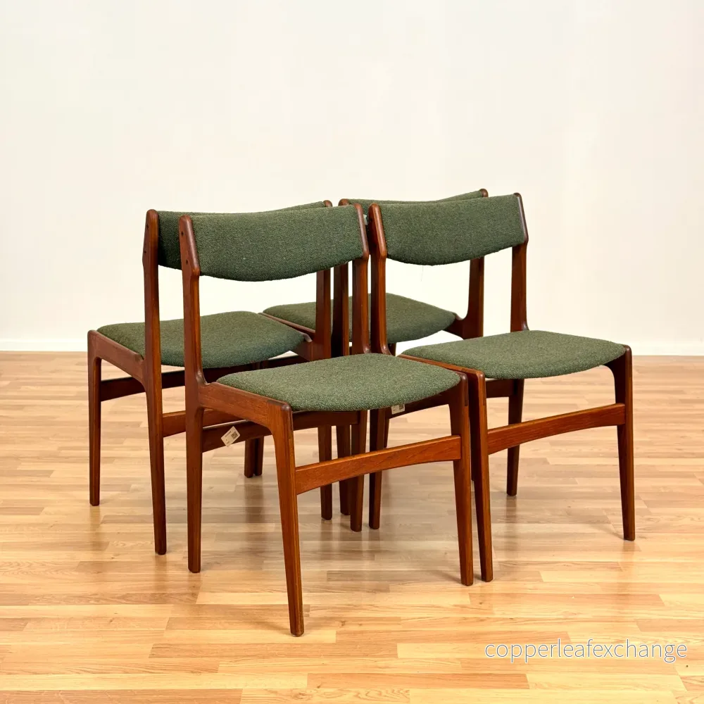 Set om 4 matstolar i teak, av Erik Buch för Nova Stolefabrik, 1950-60-tal, Danmark Set om 4 matstolar i teak, av Erik Buch för Nova Stolefabrik, 1950-60-tal, Danmark