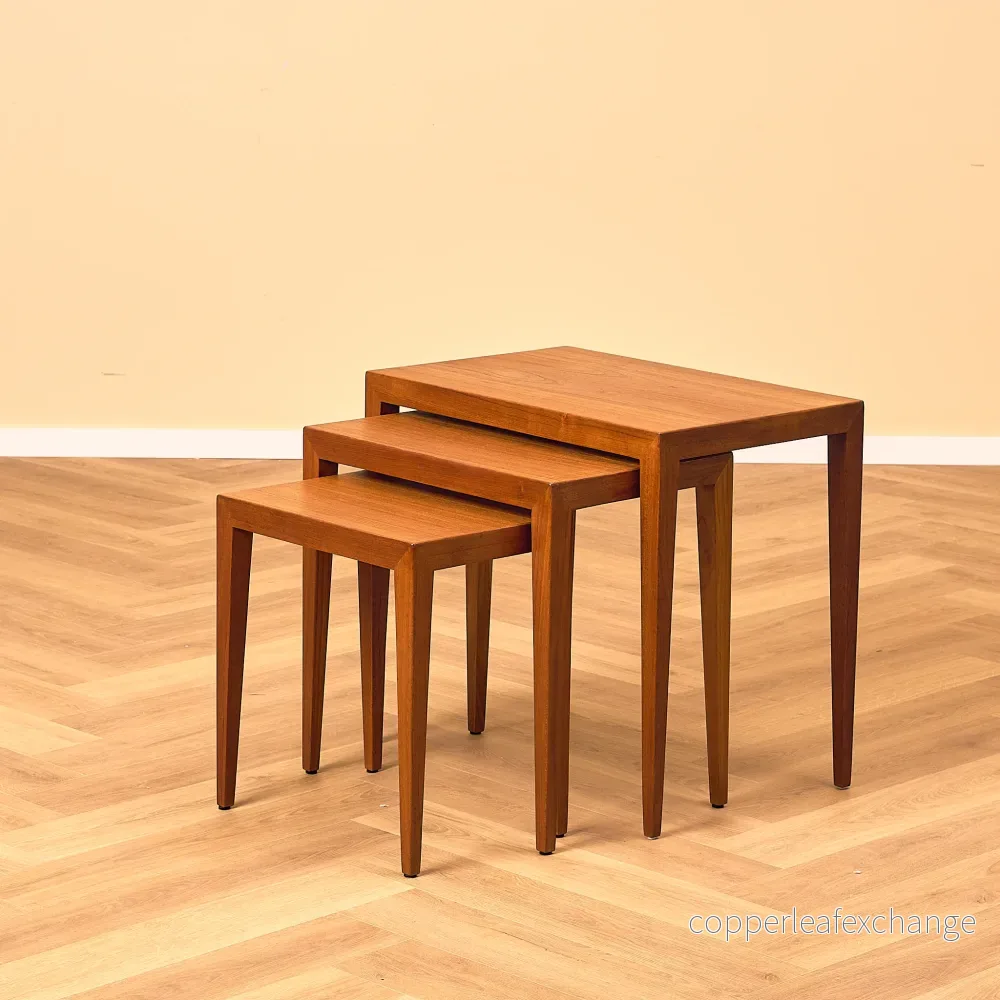 Danskt set med nästlade bord i teak av Severin Hansen för Haslev Møbelfabrik