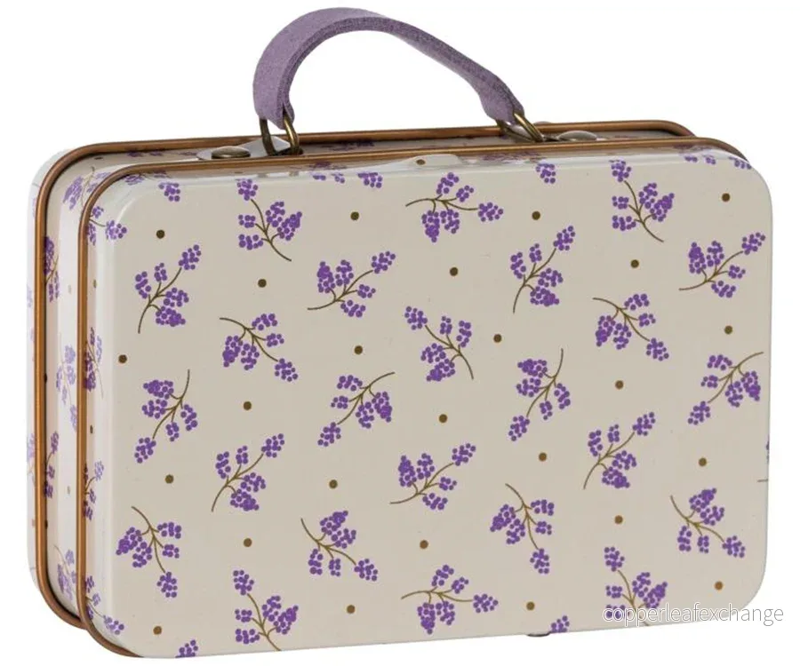 Maileg – Liten väska med handtag, resväska blommig, Madelaine lavendel
