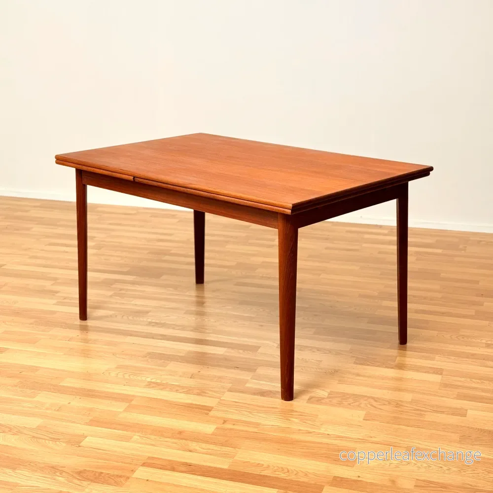 Danskt rektangulärt matbord i teak Danskt rektangulärt matbord i teak