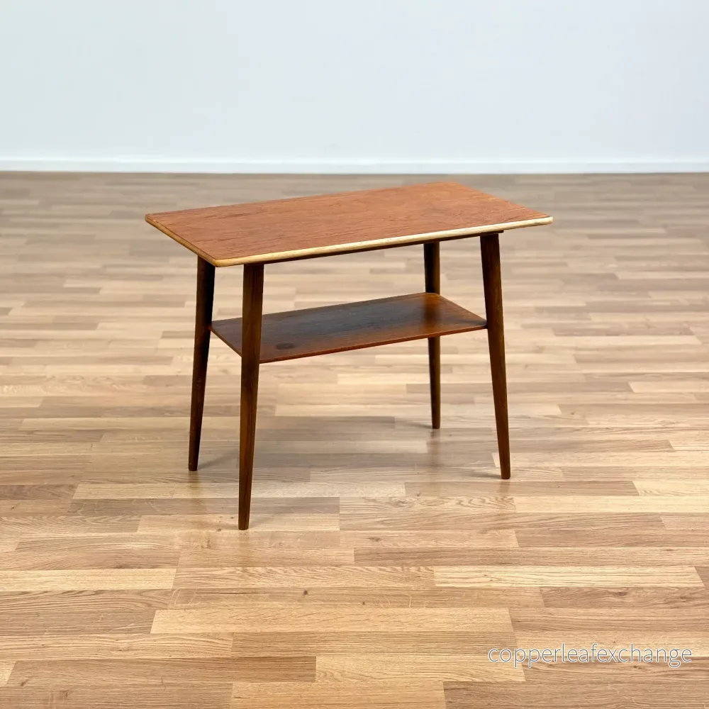 Sidobord i teak och valnöt, 1950-60-tal, Danmark