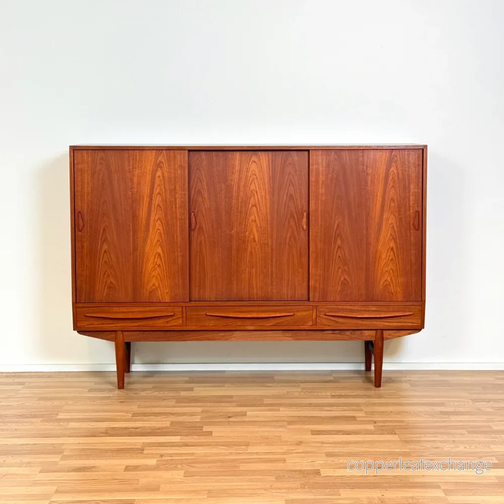 Dansk högskåp i teak Dansk högskåp i teak