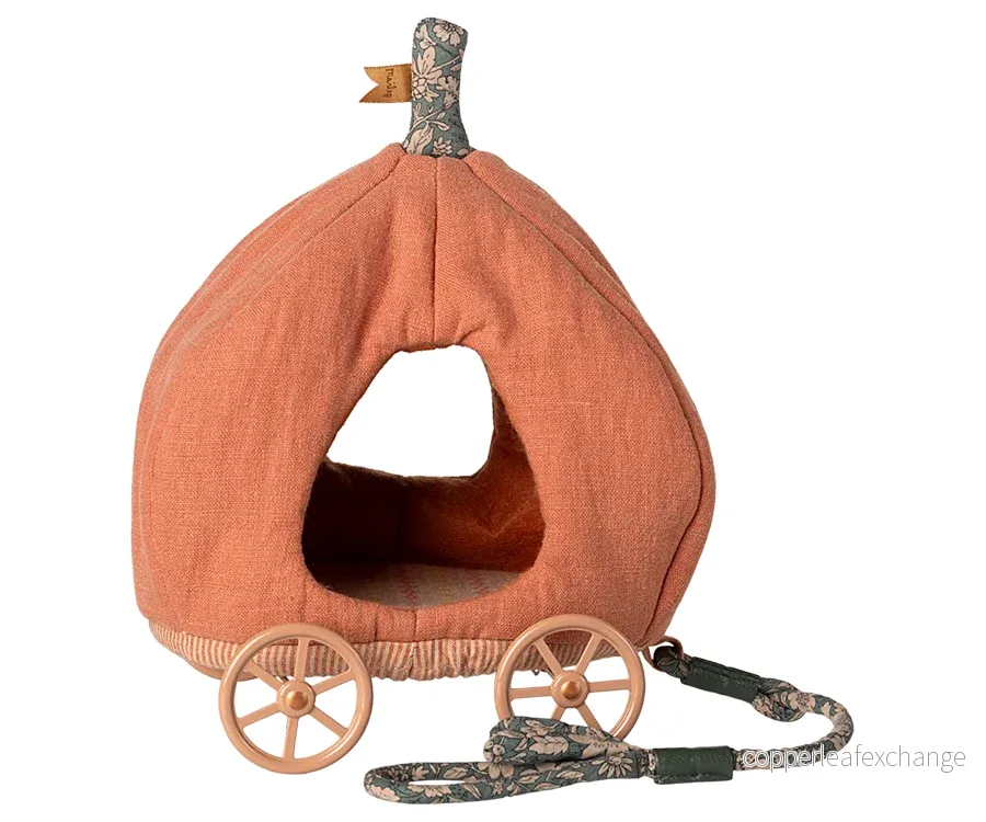 Maileg – Pumpavagn, vagn för möss, rosa pumpa med hjul och snöre för mus